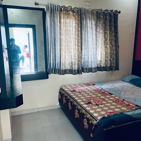 Hotel Sai Vasant Vihar Shirdi Exteriör bild