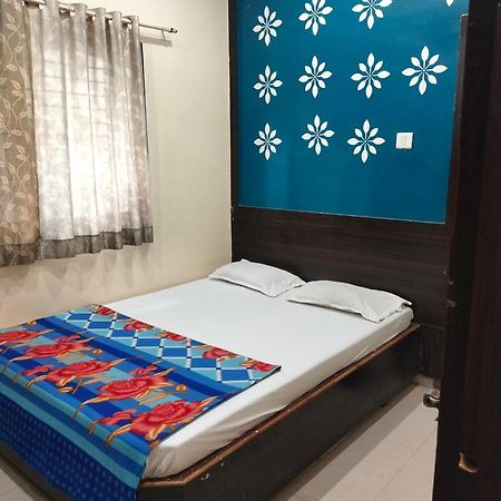 Hotel Sai Vasant Vihar Shirdi Exteriör bild