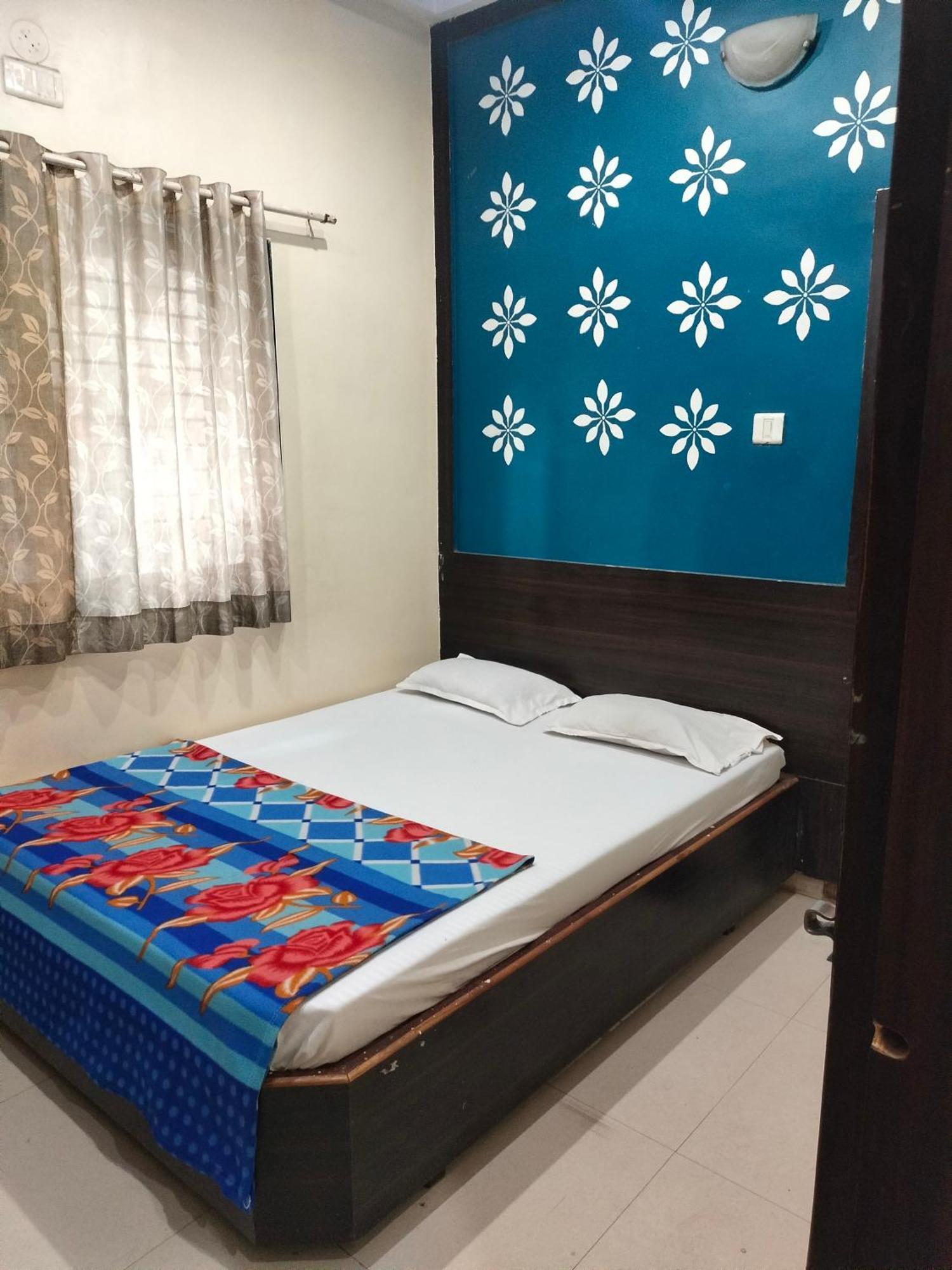 Hotel Sai Vasant Vihar Shirdi Exteriör bild